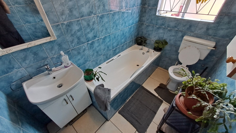 4 Bedroom Property for Sale in Bernadino Heights Western Cape